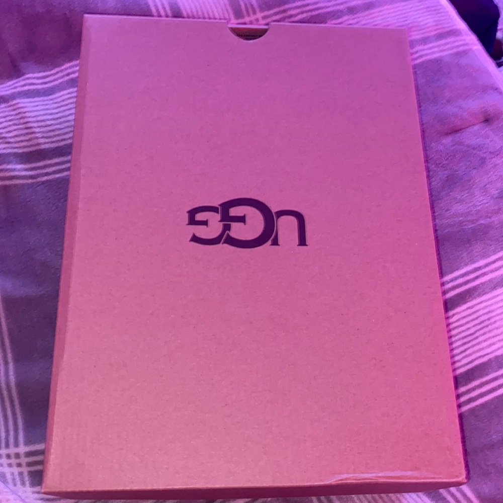 size 8W classic ultra mini uggs